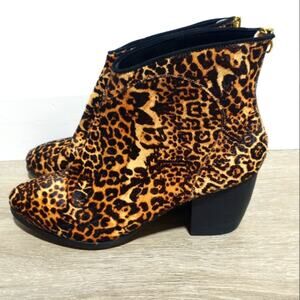 Cynthia Vincent Dane Leopard Ankle Boots with gold zippers Size 8